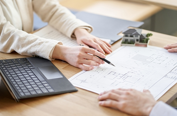 図面を提案する写真